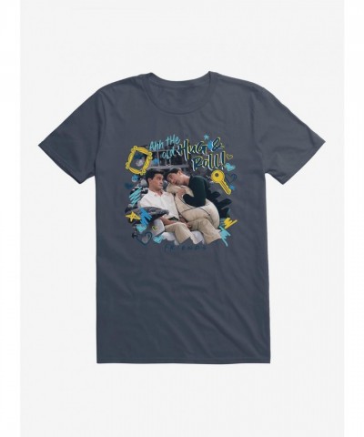 Chandler and Ross Friends Hug Comfortable Men's T-Shirt